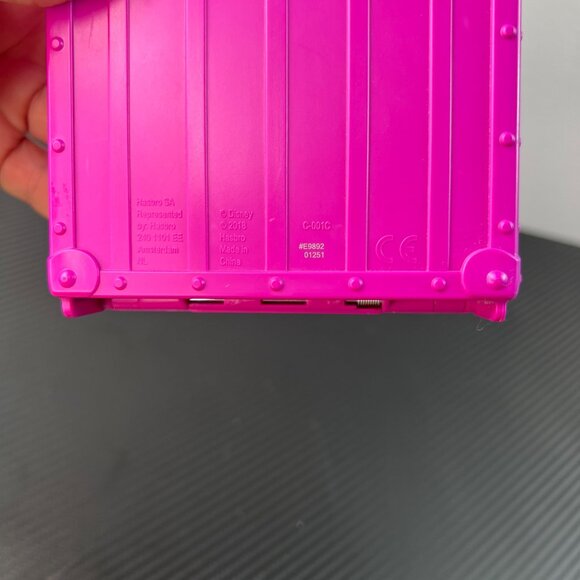 Disney Frozen Mini Playset With Anna Figure & Furniture Case with Handle - Picture 11 of 14